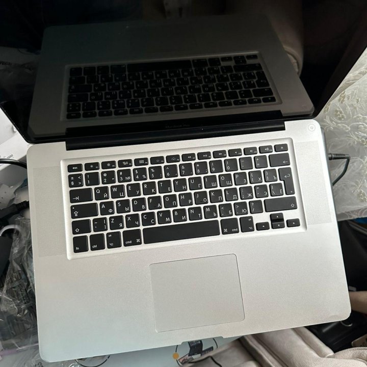 MacBook Pro 15 CORE I5 2.4ghz/4gb ram (8gb)/500gb