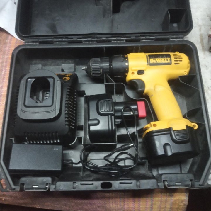 Аккум,шуруповёрт dewalt и зар.устройство metabo