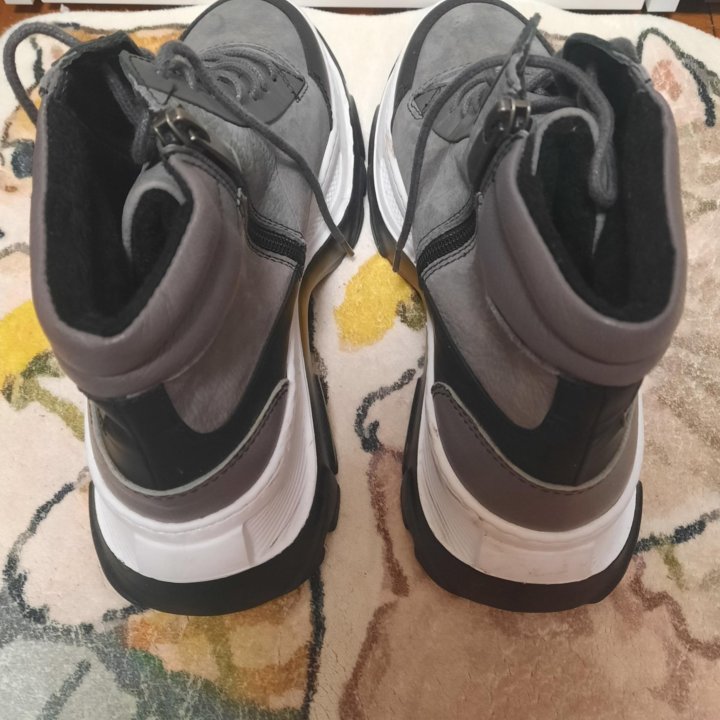 Ботинки р. 39