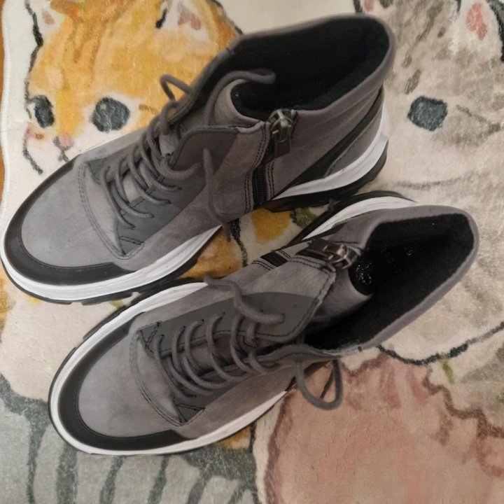 Ботинки р. 39