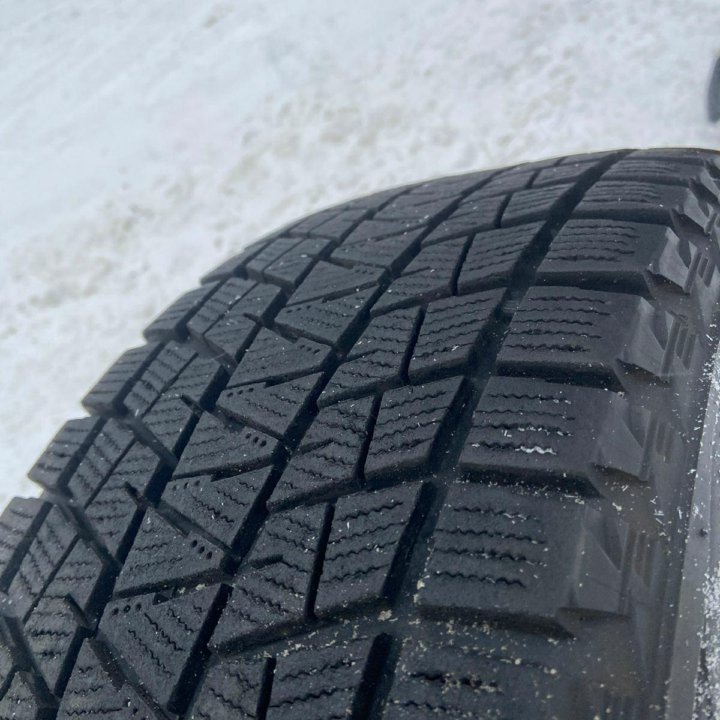 BRIDGESTONE BLIZZAK DM-V1 225/60/17