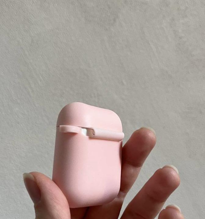 Новые чехлы для наушников AirPods 2 Apple