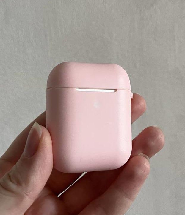 Новые чехлы для наушников AirPods 2 Apple