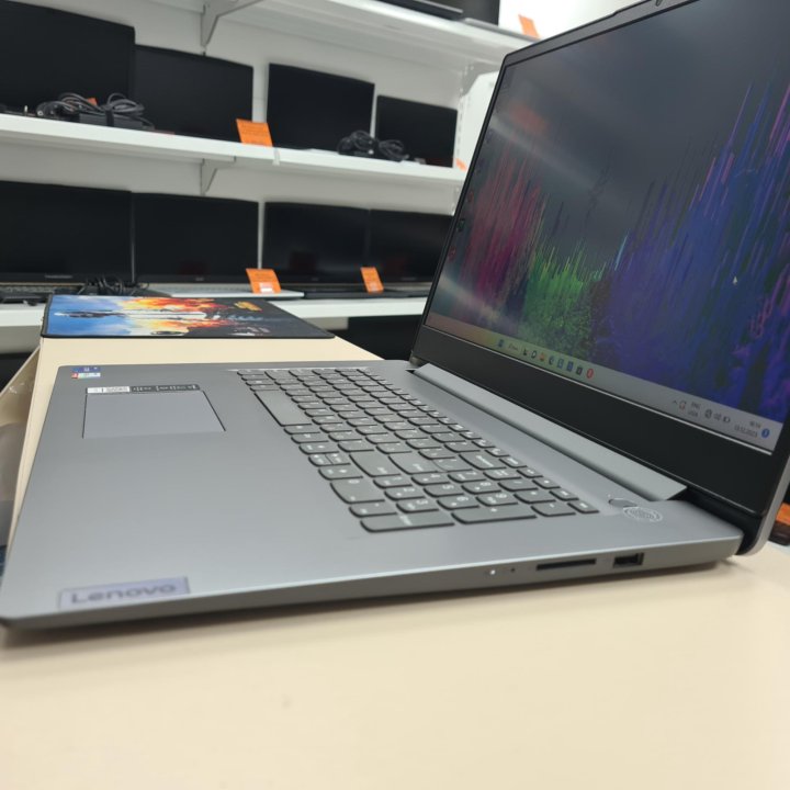 Ноутбук Lenovo 17.3