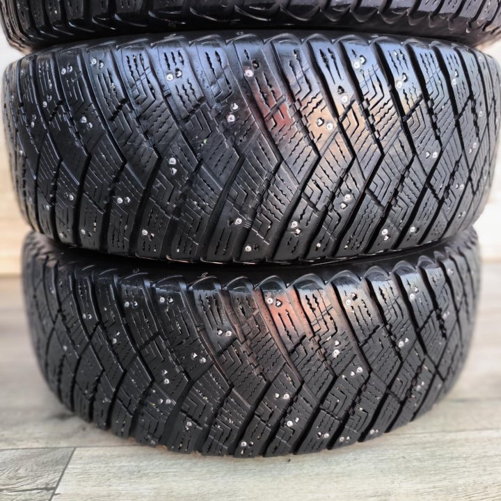 215/60/17, Goodyear Ice Arctic, 4 шт