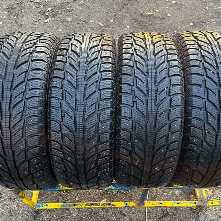 Зима Cooper Weather-Master WSC 215/60 R17 96T