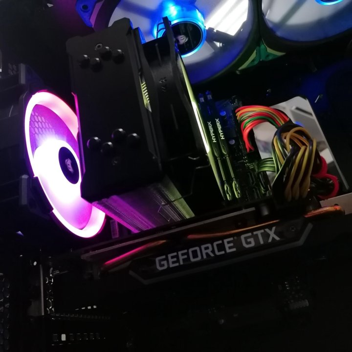 Игровой монстр в стекле 