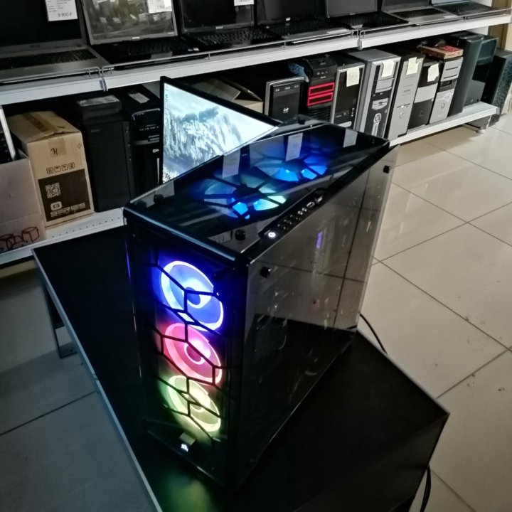 Игровой монстр в стекле 