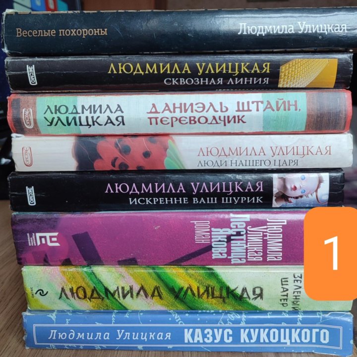 Продаются книги.