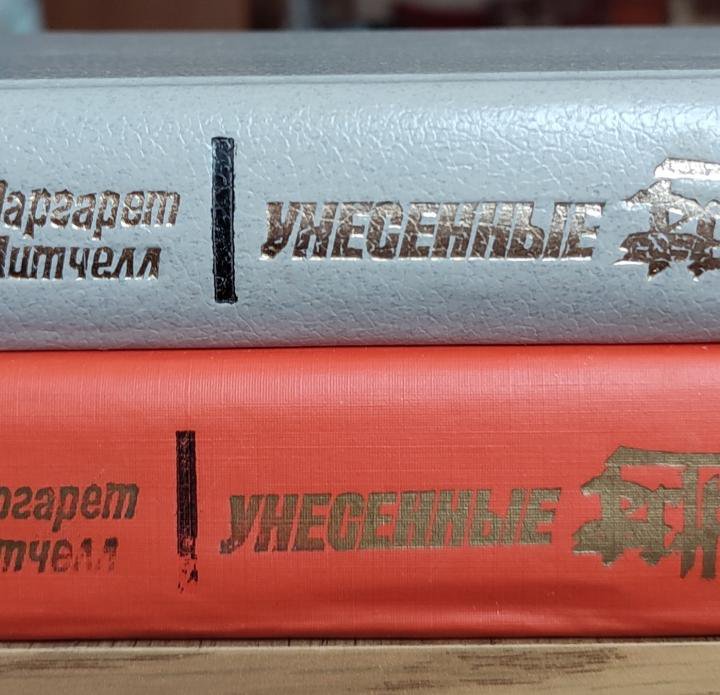 Продаются книги.