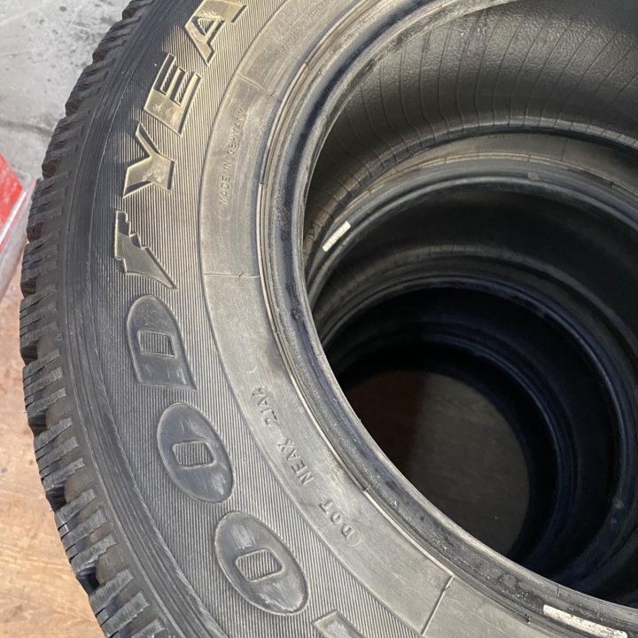 265/65/17 Goodyear зима шипы