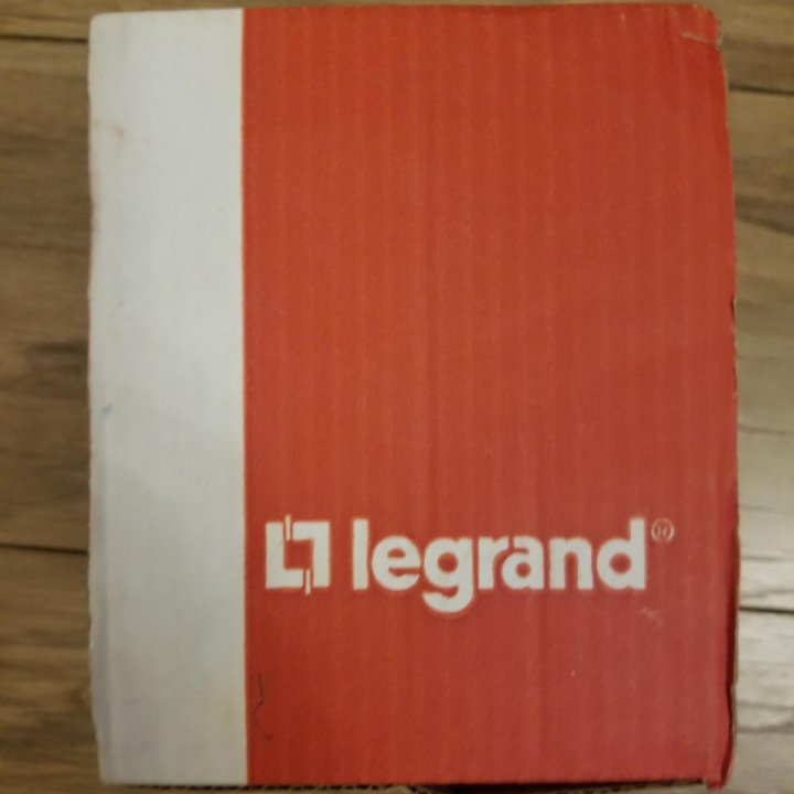 Новое Legrand valena