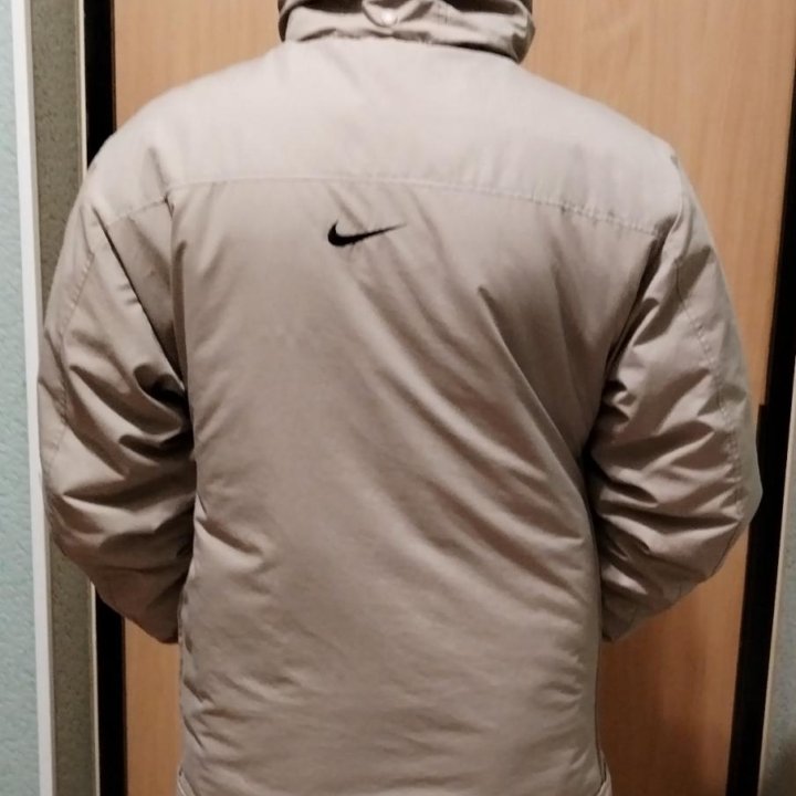 КУРТКА NIKE. ОРИГИНАЛ.