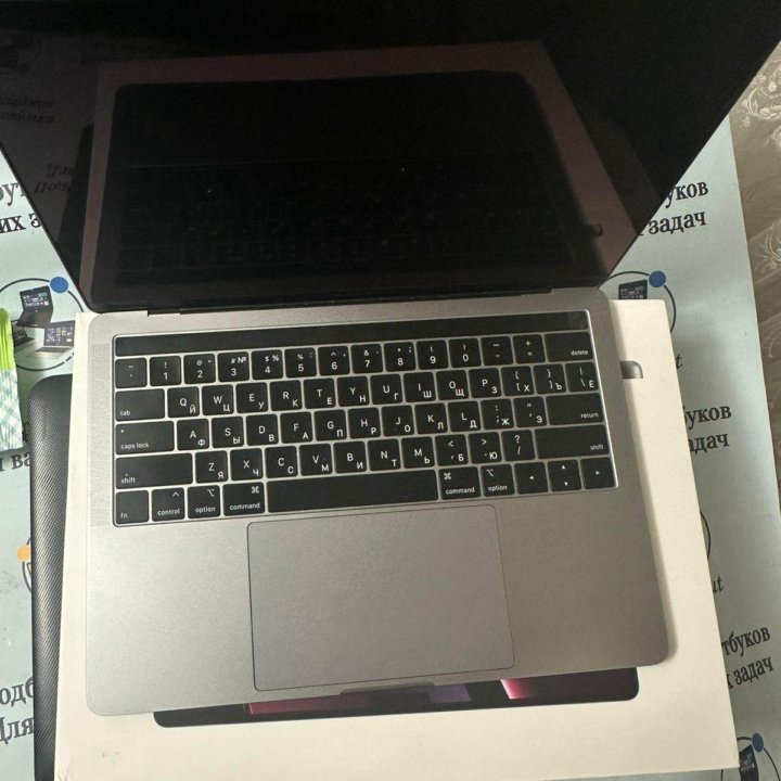 MacBook Pro 13 2019 в коробке , CORE I5 1.4ghz/8gb