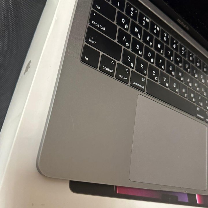 MacBook Pro 13 2019 в коробке , CORE I5 1.4ghz/8gb