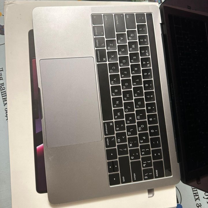 MacBook Pro 13 2019 в коробке , CORE I5 1.4ghz/8gb