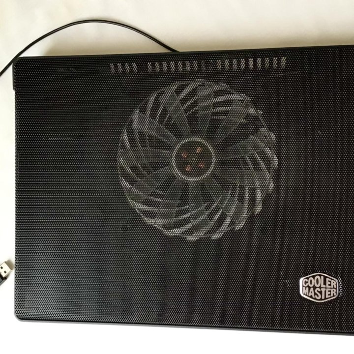 Подставка под ноутбук Cooler Master с охлаждением