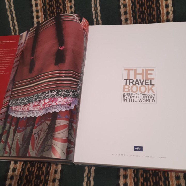 The travel book Атлас на английском языке новый