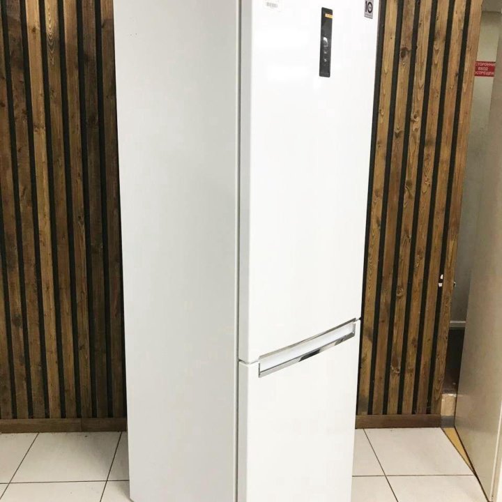 Холодильник LG. Новый. Витринный образец