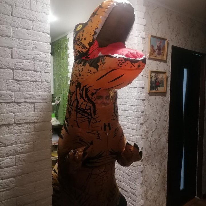 Прокат надувного динозавра