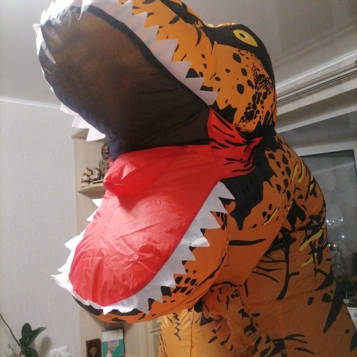 Прокат надувного динозавра
