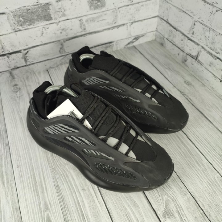 Кроссовки Adidas Yeezy Boost 700