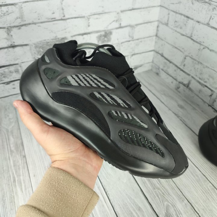 Кроссовки Adidas Yeezy Boost 700