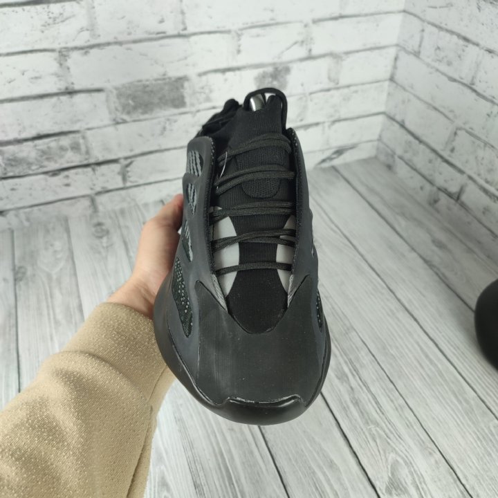 Кроссовки Adidas Yeezy Boost 700