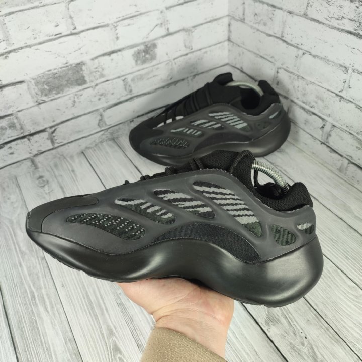 Кроссовки Adidas Yeezy Boost 700