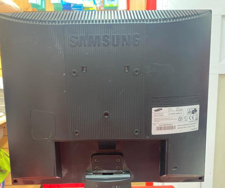 Монитор монитор  Samsung 720n