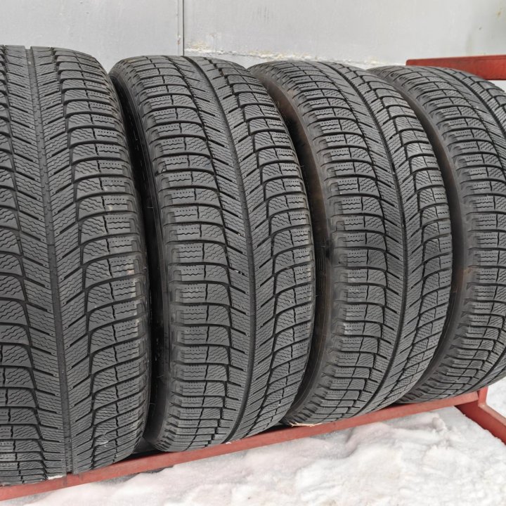 Комплект Michlelin X-ice3+ 235/55 R19