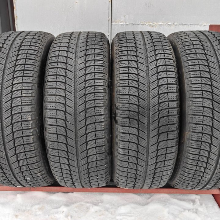 Комплект Michlelin X-ice3+ 235/55 R19