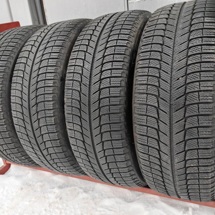 Комплект Michlelin X-ice3+ 235/55 R19