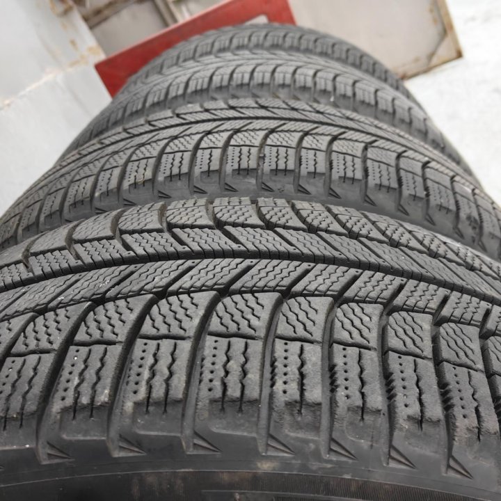 Комплект Michlelin X-ice3+ 235/55 R19