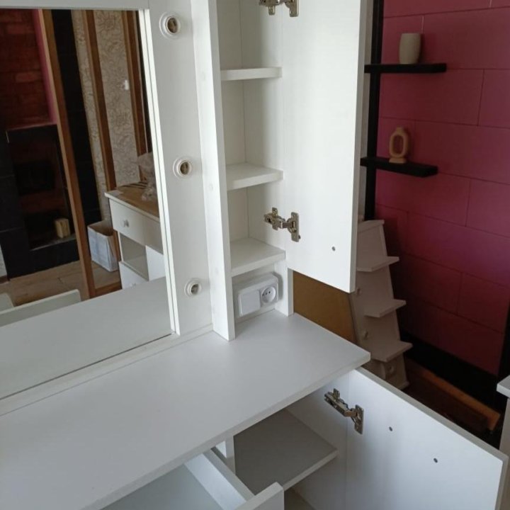 Гримерный стол