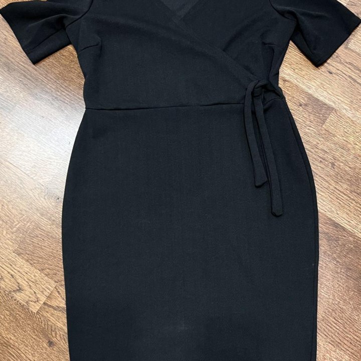Продам черное офисное платье-футляр
