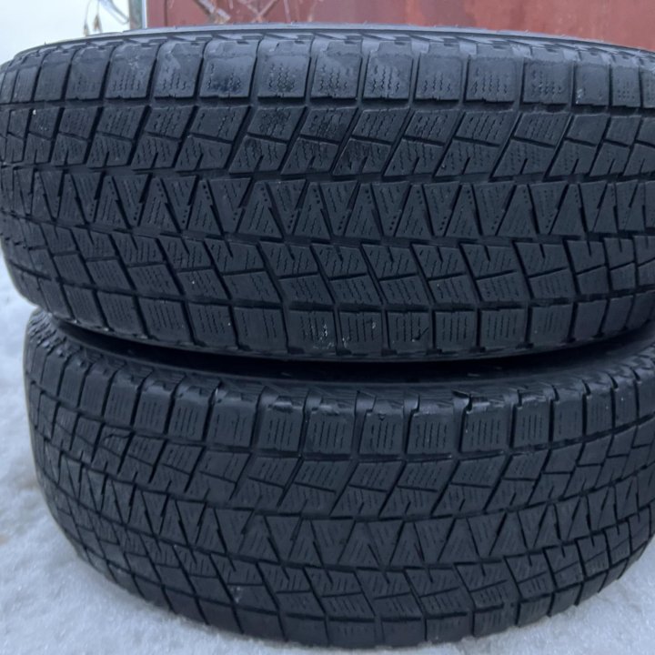 215 65 16 Bridgestone Blizzak DM-V1 зима 2 шины