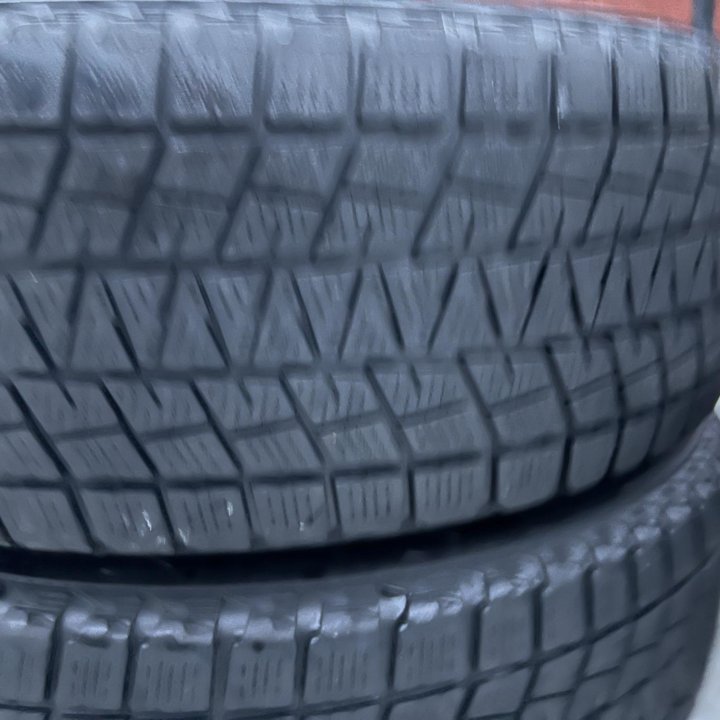 215 65 16 Bridgestone Blizzak DM-V1 зима 2 шины