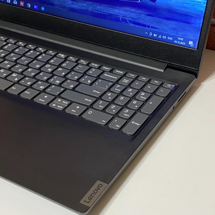 игровой ноутбук Lenovo i3-7gen/mx110-2gb/12/ssd256