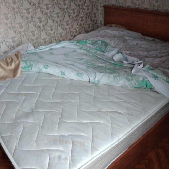 Спальный гарнитур,шифонер,кровать,2 тумбочки