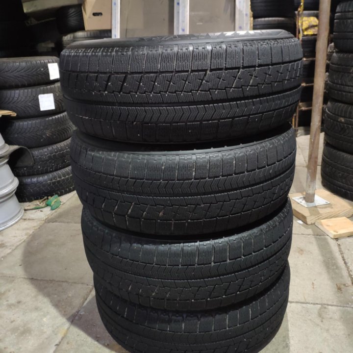 Bridgestone 225/60/17 зима 4шт