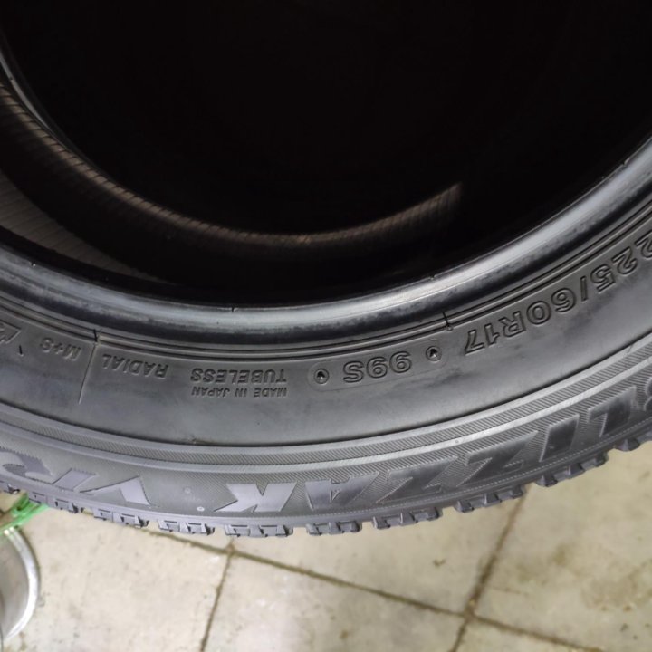 Bridgestone 225/60/17 зима 4шт