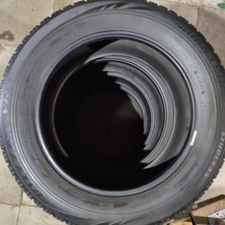 Bridgestone 225/60/17 зима 4шт