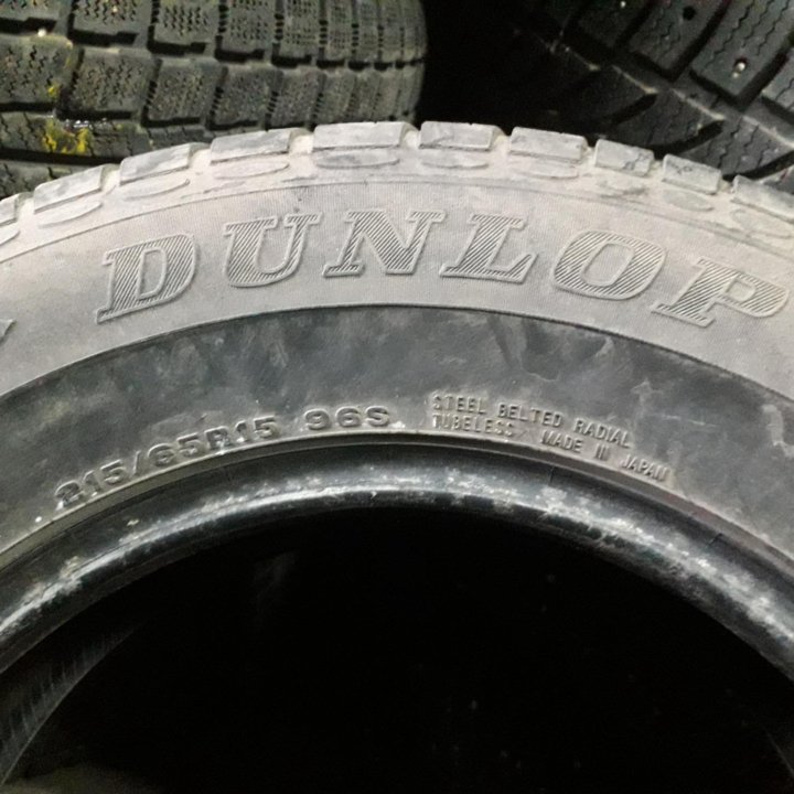 Одна шина Dunlop 215 65 R15