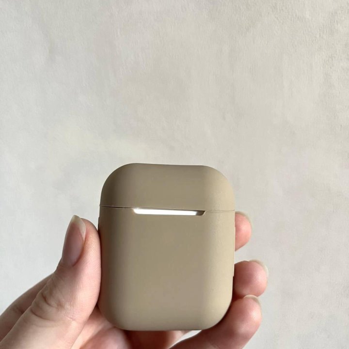 Новые чехлы для наушников AirPods 2 Apple