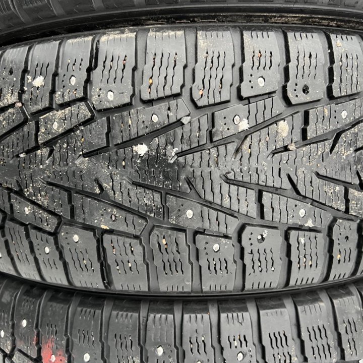 235 60 18 Nokian Hakkapeliitta 7 SUV зима шипы