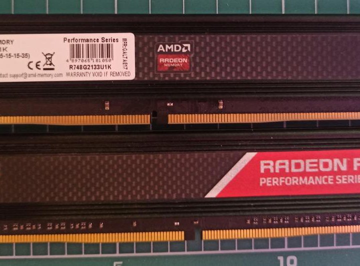 DDR4 4Gb*2шт. AMD Radeon R7 Performance Series