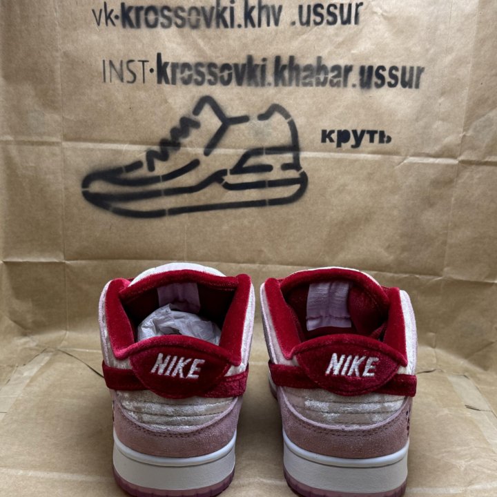 Кроссовки NIKE SB Dunk Low Stange Love