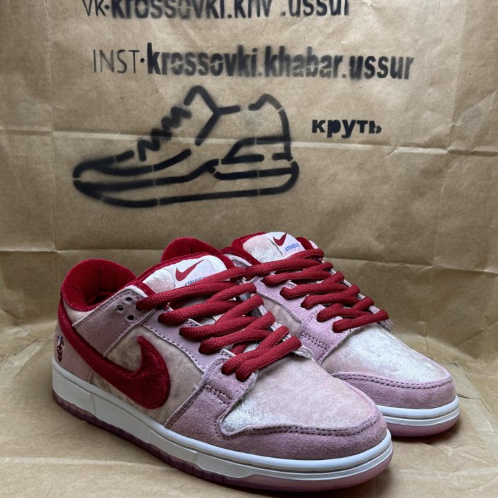 Кроссовки NIKE SB Dunk Low Stange Love