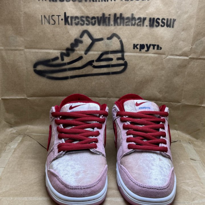 Кроссовки NIKE SB Dunk Low Stange Love